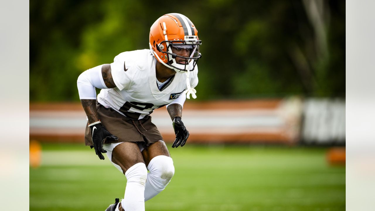 Browns receiver Amari Cooper making plays, fighting through injury as he  develops his connection with quarterback Deshaun Watson 