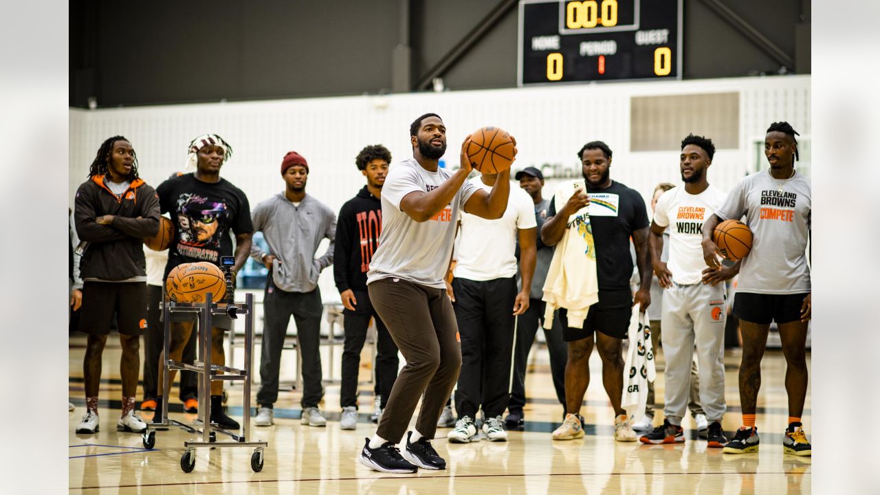 Photos: Browns Visit Cavaliers Practice Facility