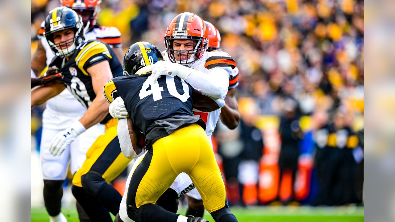 Browns end Steelers' four-game winning streak on surreal night in