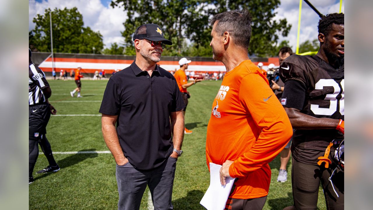 Mack Wilson helps Browns linebackers bond with weekly T-shirts