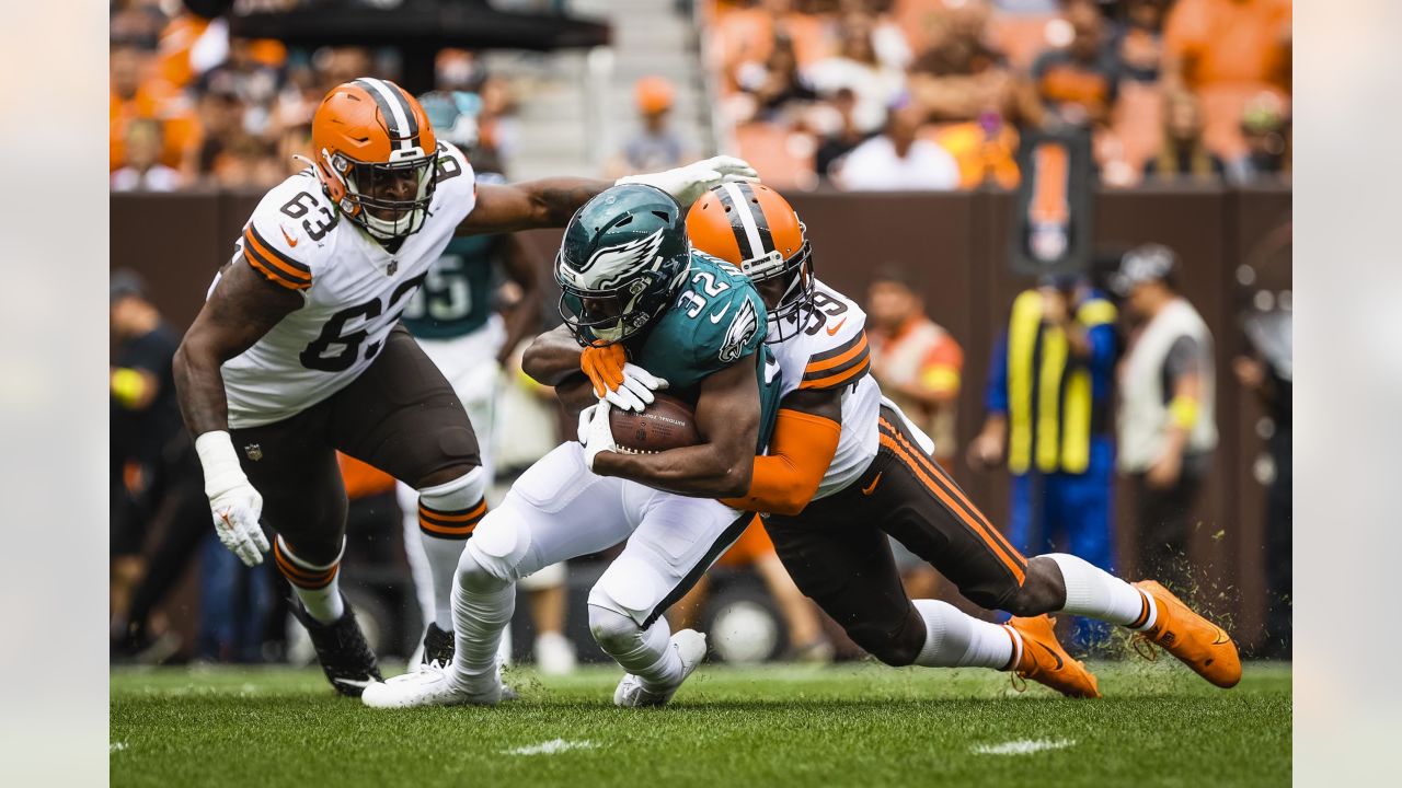 Browns third-string QB Josh Dobbs shows off athleticism, calmness, in  preseason win over the Jaguars 