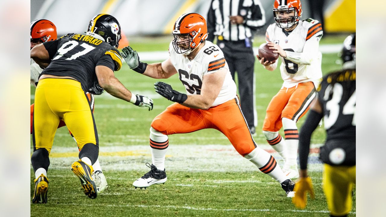 Browns Defeat Steelers 48-37, Claim First Playoff Win Since 1995