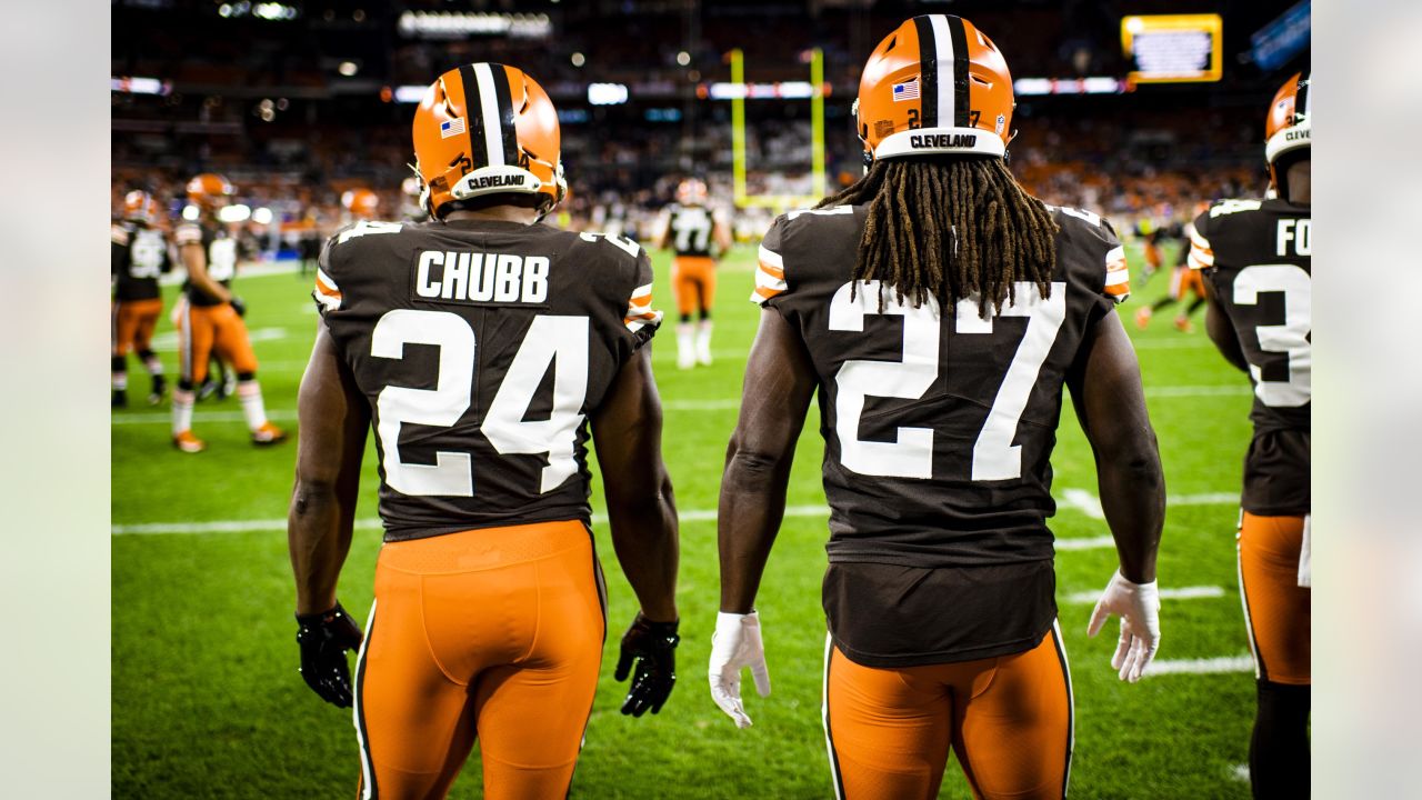 Cleveland Browns post throwback of Kareem Hunt and Nick Chubb as