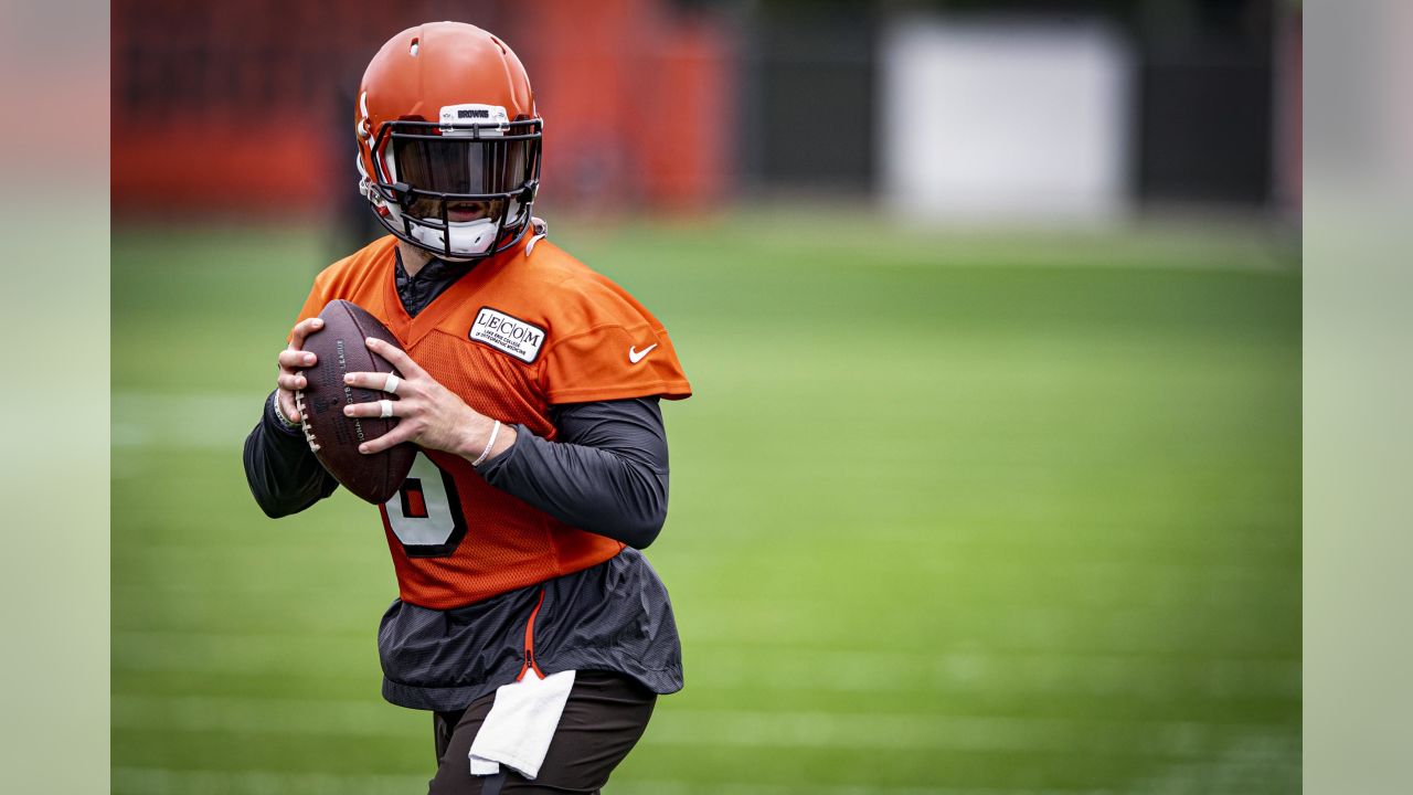 Cleveland Browns quarterback Baker Mayfield (6) smiles while talking during  NFL football practice in Berea, Ohio, Wednesday, July 28, 2021. (AP  Photo/David Dermer Stock Photo - Alamy