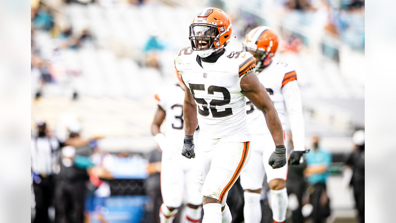 Cleveland Browns linebacker Elijah Lee (52) during a pre-season