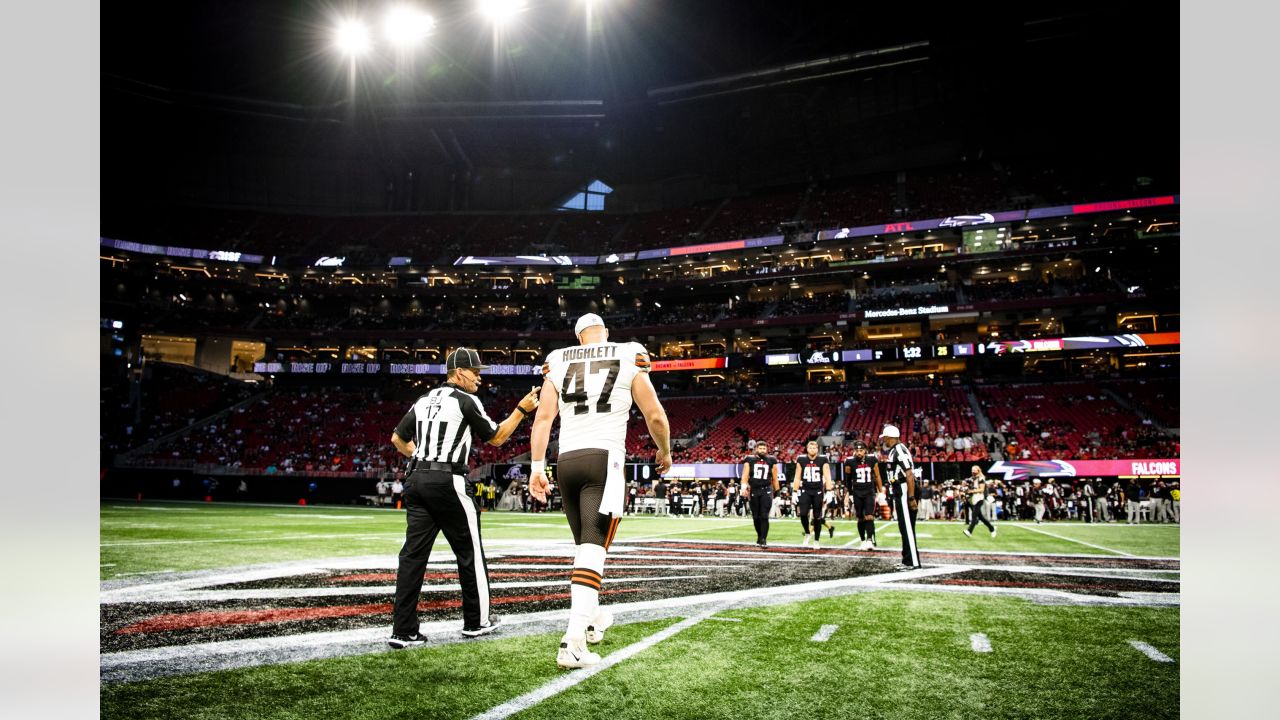 Cleveland Browns long snapper Charley Hughlett during pre-game warmups  before an NFL football game against the Kansas City Chiefs, Sunday,  Sept.12, 2021 in Kansas City, Mo. (AP Photo/Reed Hoffmann Stock Photo 