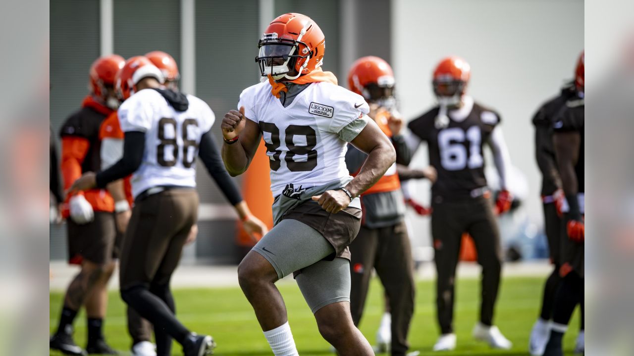 Antonio Callaway of the Cleveland Browns runs after catching a pass