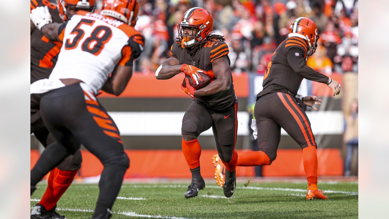 Kareem Hunt officially re-signs with the Cleveland Browns - Fake Teams