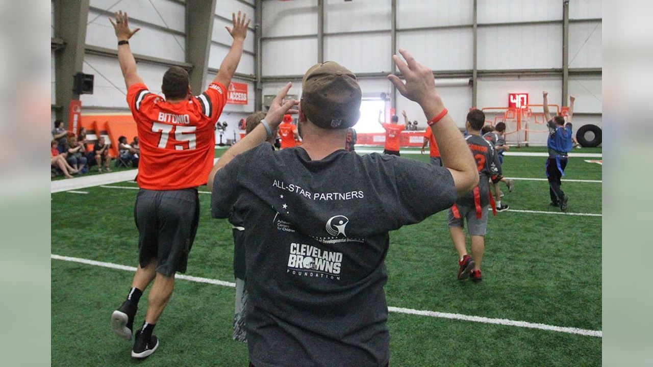 Adapted Football League players learn from the pros, Strongsville