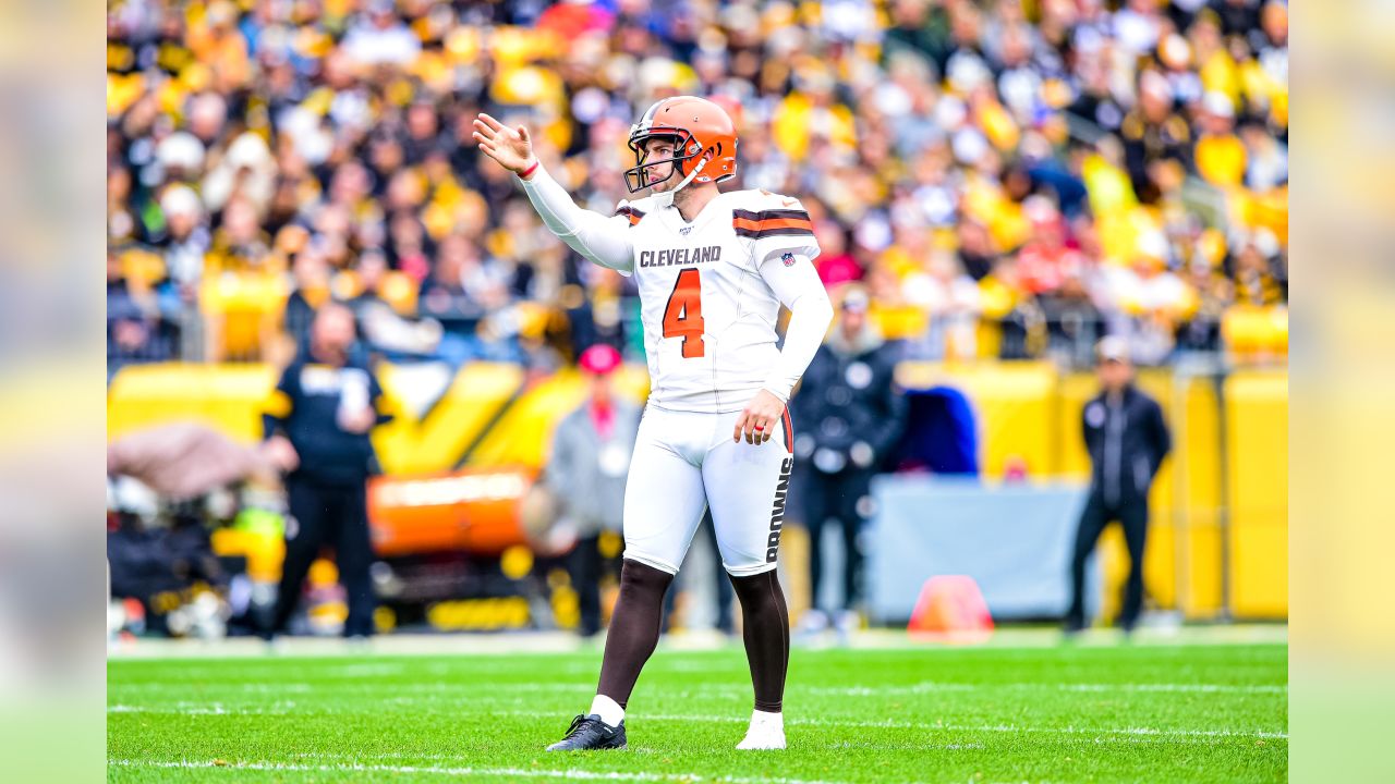 Browns end Steelers' four-game winning streak on surreal night in Cleveland