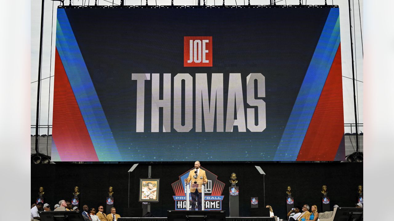 Joe Thomas' family will present the Browns lineman at HOF enshrinement 