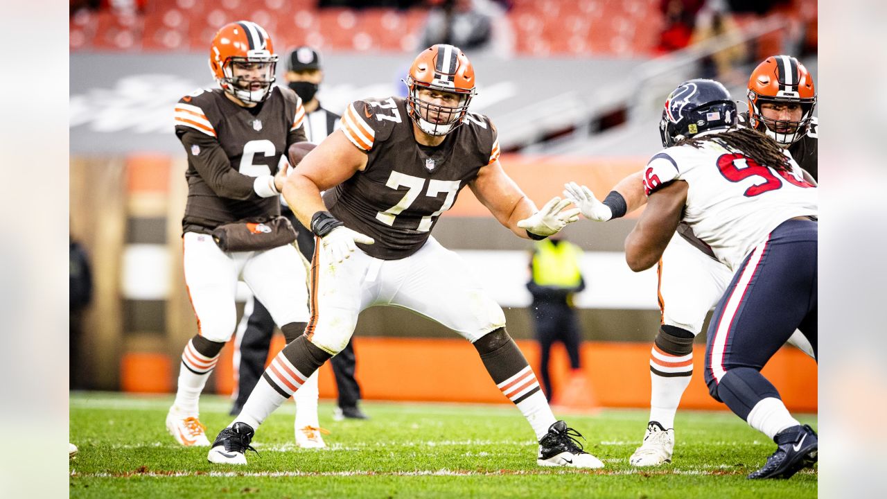 Cleveland Browns guard Wyatt Teller (77) stands on the sideline during an  NFL football game against the Cincinnati Bengals, Sunday, Sep. 10, 2023, in  Cleveland. (AP Photo/Kirk Irwin Stock Photo - Alamy