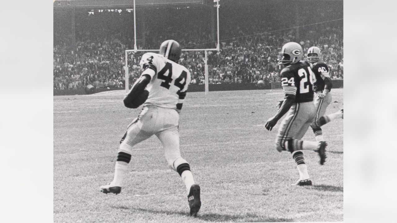 Leroy Kelly, Cleveland Browns halfback, is pictured in 1967. (AP Photo  Stock Photo - Alamy