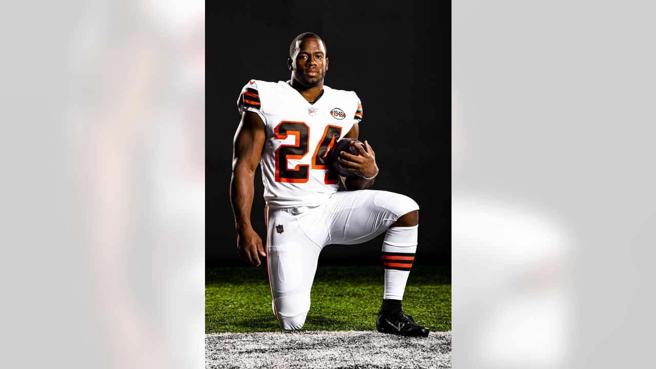 Cleveland Browns running back Nick Chubb (24) rushes against Buffalo Bills  on Sunday, Nov. 10, 2019 in Cleveland, O.H. (AP Photo/Rick Osentoski Stock  Photo - Alamy