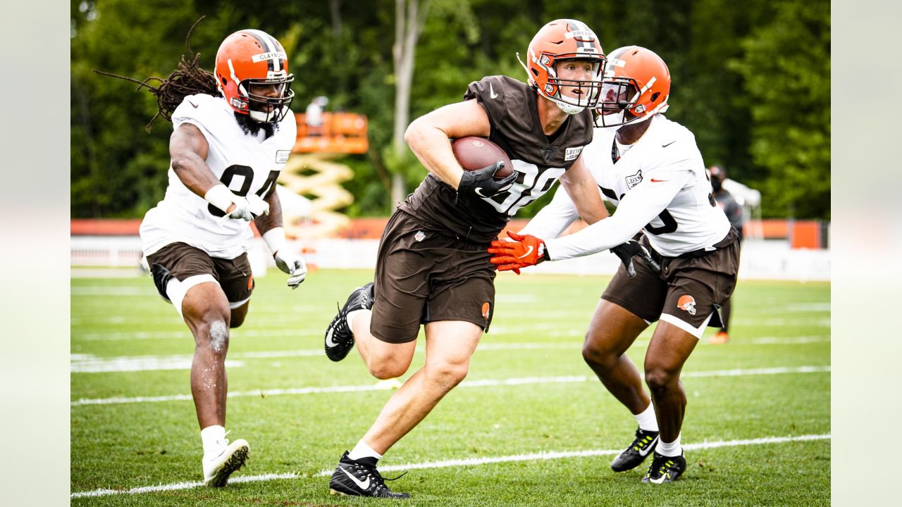 Browns tight end Harrison Bryant wins Maurice Bassett award, given to  team's best rookie in training camp 