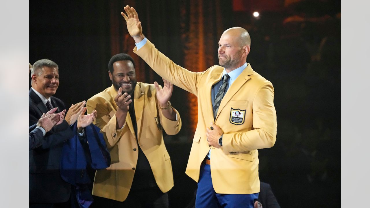 Browns' Joe Thomas receives Pro Football Hall of Fame gold jacket