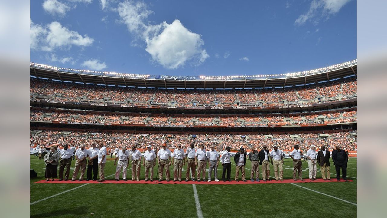 \ud83c\udfc8On December 27, 1964 the 32nd NFL Championship Game was held in front of  79,544 fans at Cleveland Stadium. The Cleveland Browns defeated the  favored... | By Davenport Sports Network | I