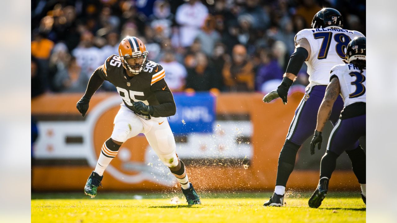 Garrett backs up words, Browns hang on to beat Ravens 24-22