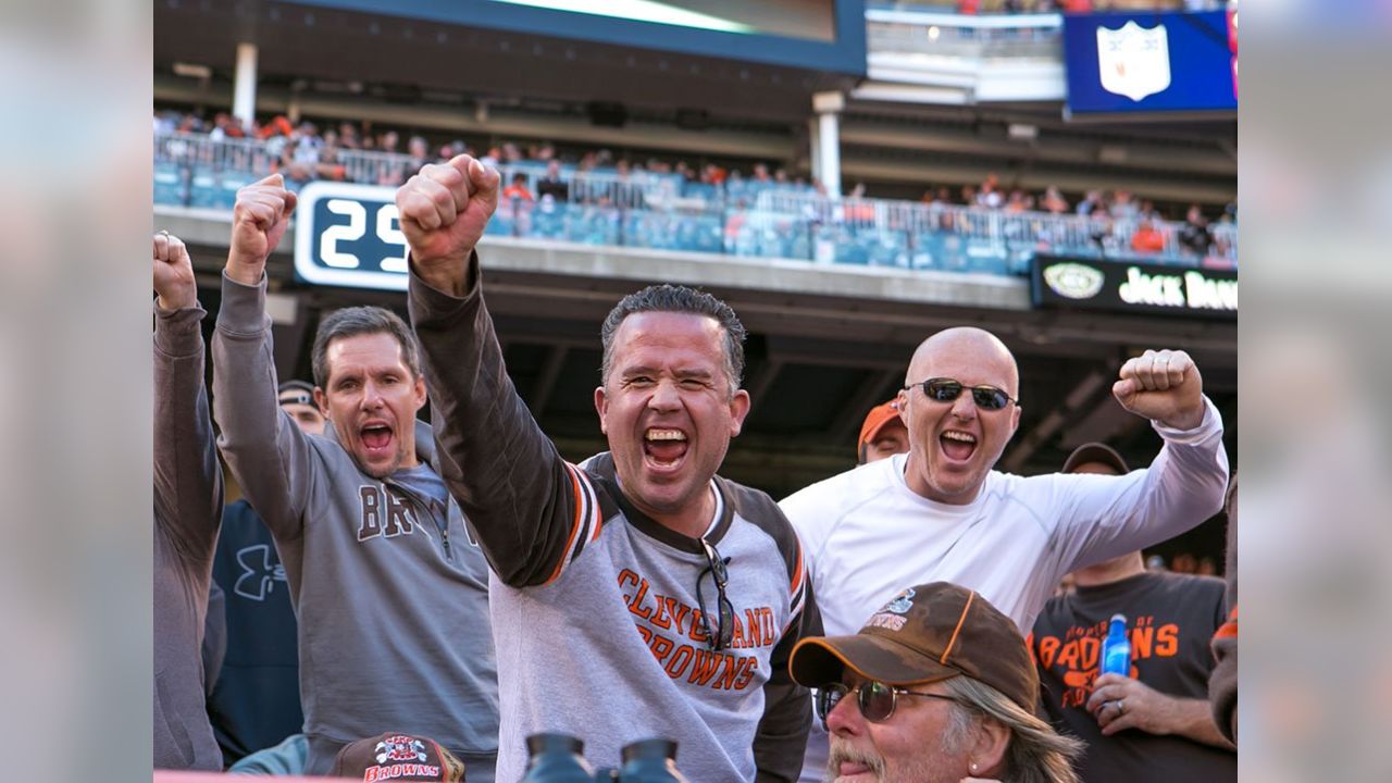 Cleveland Browns vs. Pittsburgh Steelers. Fans support on NFL Game.  Silhouette of supporters, big screen with two rivals in background Stock  Photo - Alamy