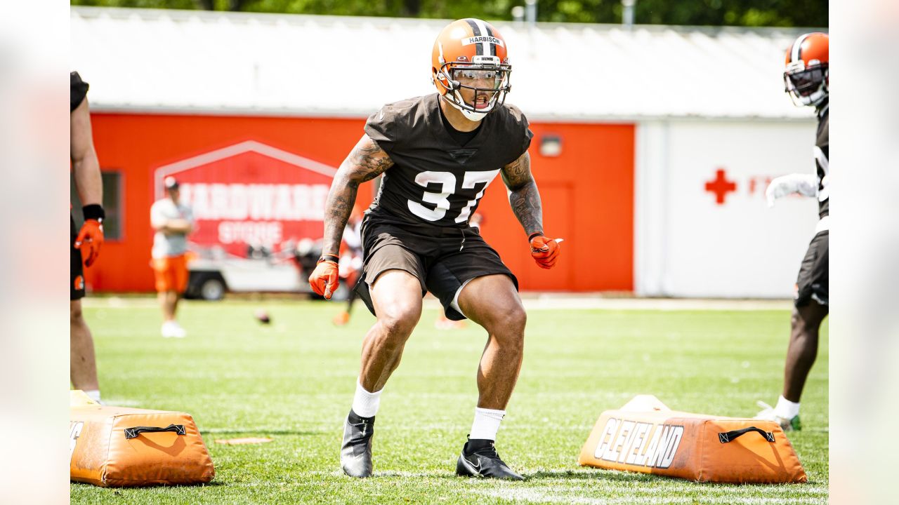 Cleveland Browns' Jordan Elliott finds new focus with new family life