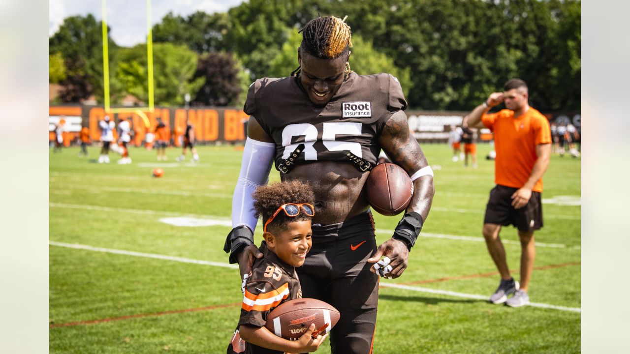 David Njoku 'Very Engaged' With Browns Since Reporting To Training Camp  After Rescinding Trade Request - Steelers Depot