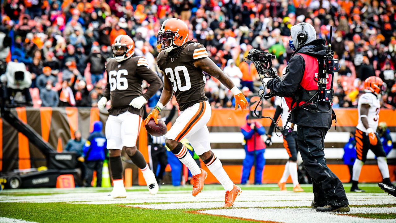 Cleveland Browns: D'Ernest Johnson contract increases trade value