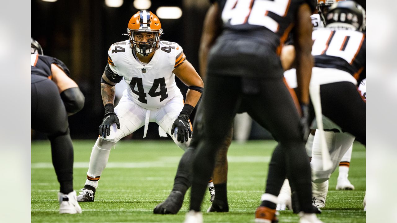 Cleveland Browns linebacker Sione Takitaki, 2021-2022 