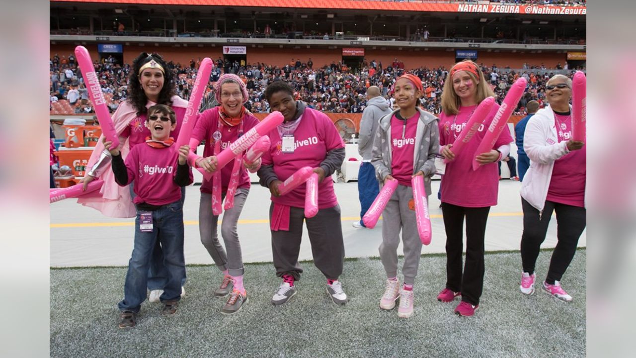 Browns legend Ernie Green, breast cancer survivor, plays for pink