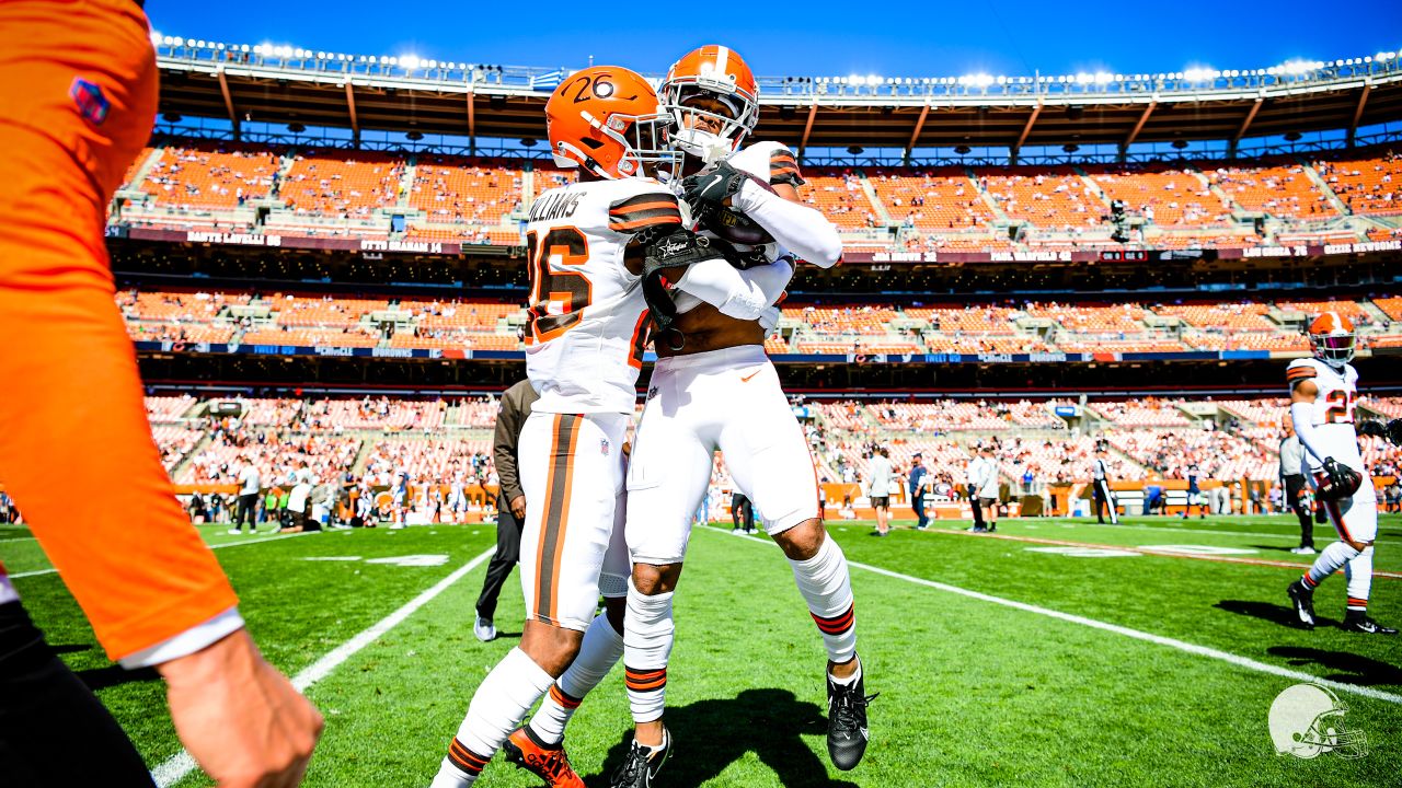 Garrett, Browns Rough Up Rookie QB Fields, Slam Bears 26-6, Chicago News