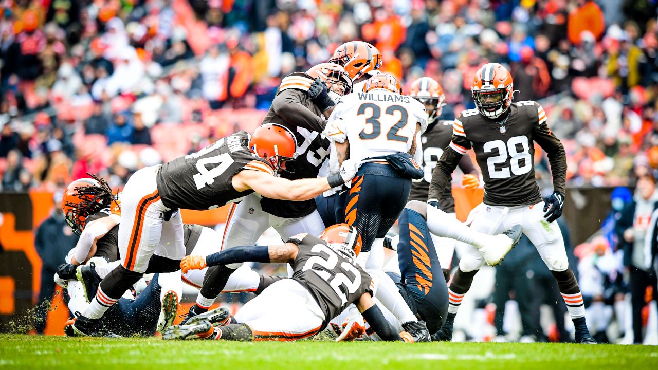 Browns down Bengals to close 2021 season with a win