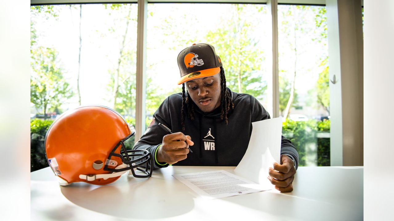 Cleveland Browns: What's up with Perrion Winfrey's contract? - Dawgs By  Nature