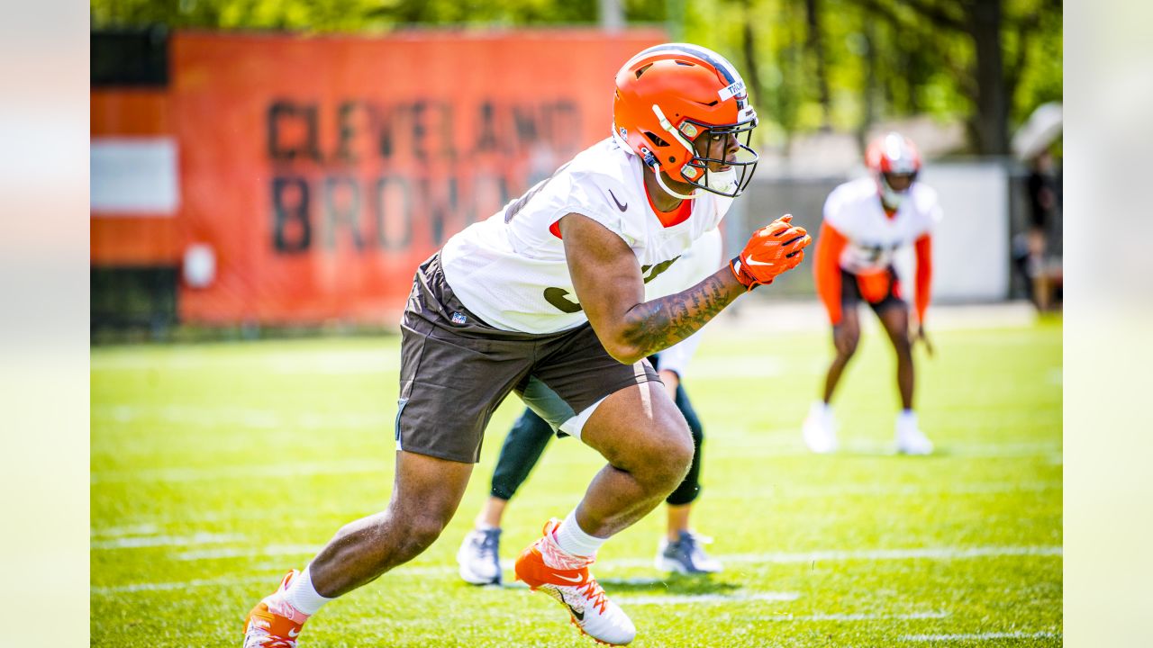 Cleveland Browns rookie Charlie Thomas runs a drill at the NFL team's  rookie minicamp in Berea, Ohio, Friday, May 12, 2023. (AP Photo/Phil Long  Stock Photo - Alamy