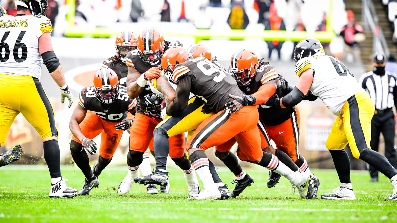 Photos: Week 17 - Steelers at Browns Game Action