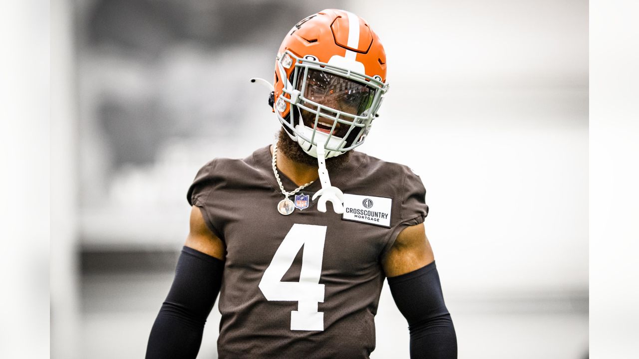 Cleveland Browns Tretter, Newsome activated; Owusu-Koramoah sits