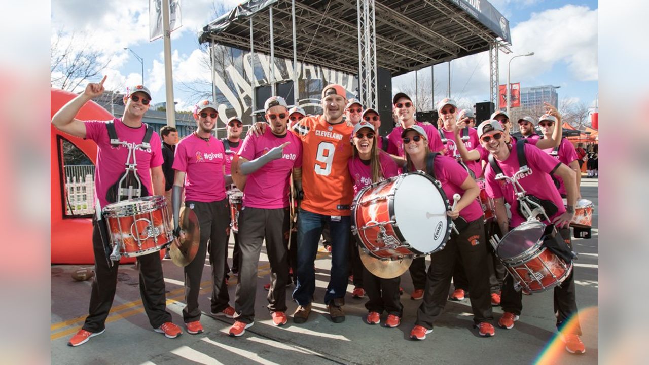 Browns legend Ernie Green, breast cancer survivor, plays for pink