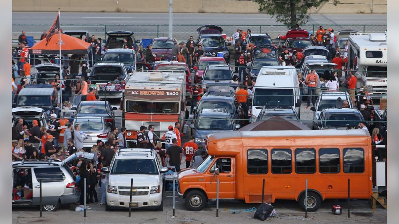 Photos: Dawg Pound Tailgating