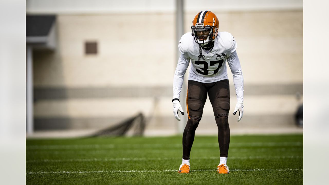 Cleveland Browns offensive tackle James Hudson III (66) lines up for a play  during an NFL football game against the Baltimore Ravens, Sunday, Dec. 12,  2021, in Cleveland. (AP Photo/Kirk Irwin Stock