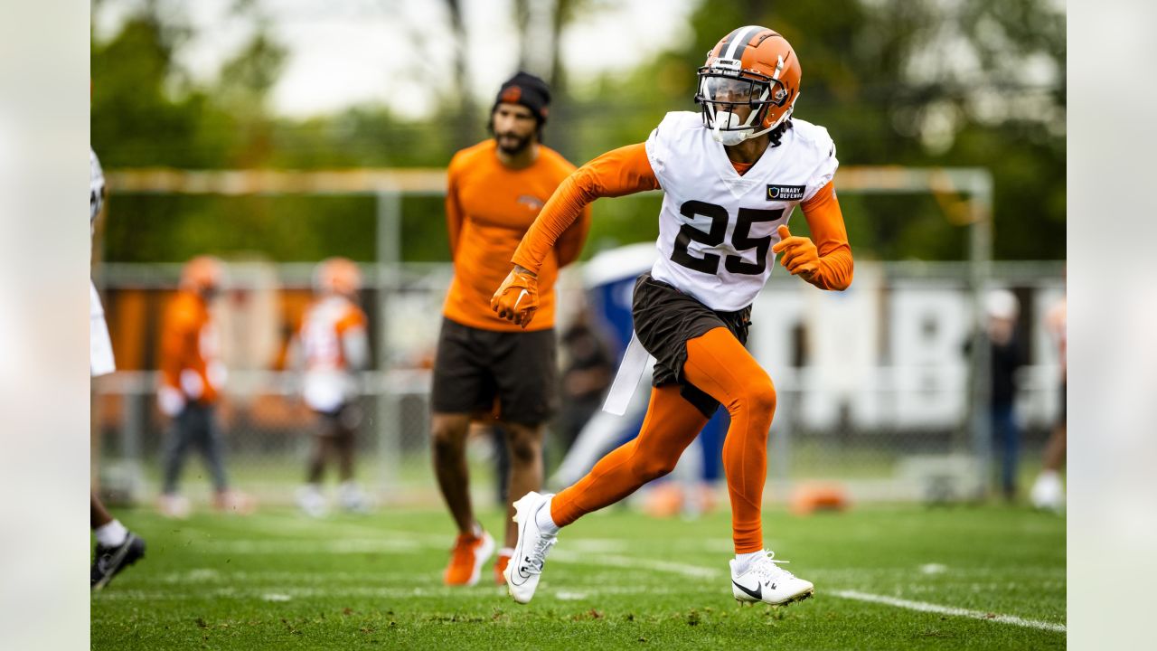 Browns receiver Amari Cooper making plays, fighting through injury as he  develops his connection with quarterback Deshaun Watson 