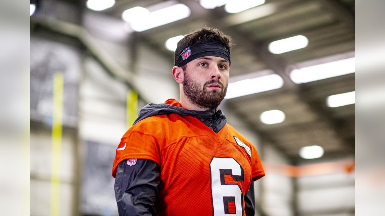 Cleveland Browns quarterback Baker Mayfield (6) smiles while talking during  NFL football practice in Berea, Ohio, Wednesday, July 28, 2021. (AP  Photo/David Dermer Stock Photo - Alamy