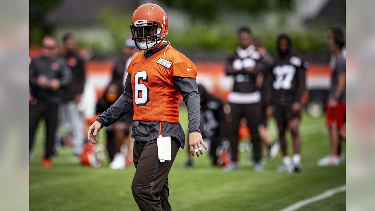 Cleveland Browns quarterback Baker Mayfield (6) smiles while talking during  NFL football practice in Berea, Ohio, Wednesday, July 28, 2021. (AP  Photo/David Dermer Stock Photo - Alamy