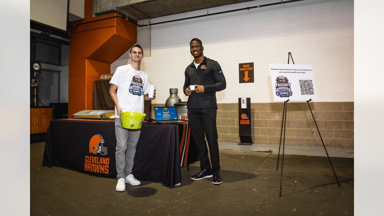 Cleveland Browns Barking Backers Club earns activation award