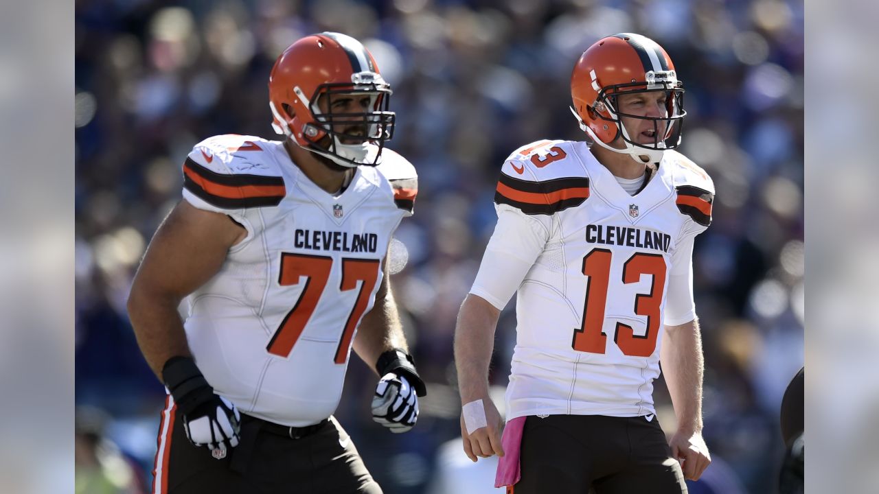 East Rutherford, New Jersey, USA. 13th Sep, 2015. Cleveland Browns  quarterback Josh McCown (13) throws the ball prior to the NFL game between  the Cleveland Browns and the New York Jets at