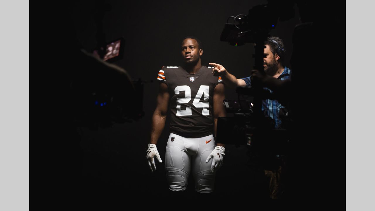 Behind-the-Scenes: Falcons Throwback Jersey Shoot