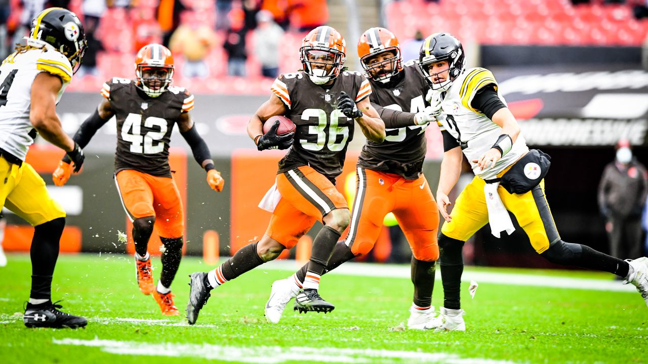 clevelanddotcom on X: WAKE UP, CLEVELAND, IT'S GAME DAY! The Browns- Steelers rivalry adds another chapter tonight, as the Browns look for their  first win in the NFL Playoffs in over 25 years.