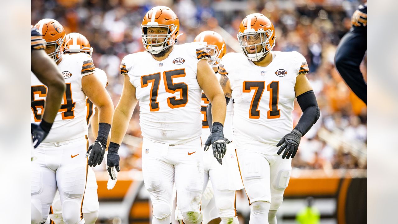 Joel Bitonio, the 'personification' of the Browns' mantra, signs 3-year  extension