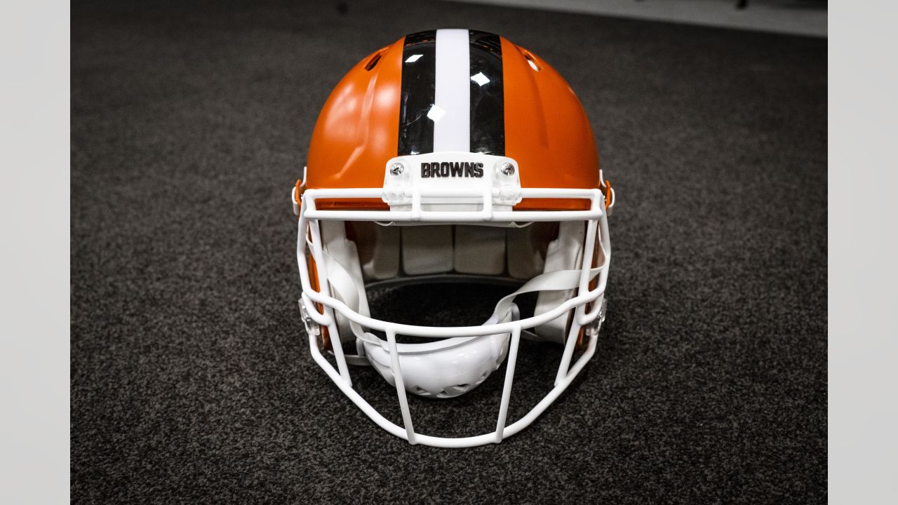 Will the Cleveland Browns wear white helmets in 2022?