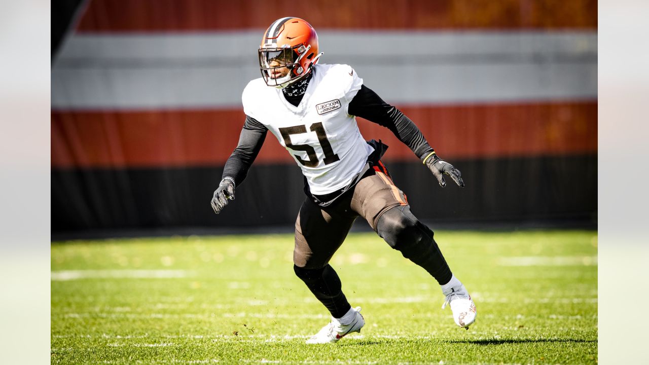 Cleveland Browns linebacker Mack Wilson (51) takes a knee during