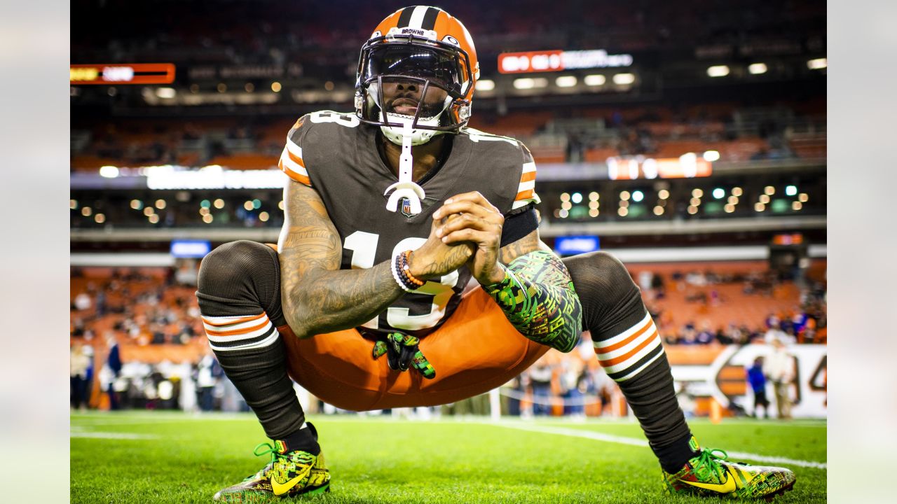 Cleveland Browns offensive linemen Jedrick Wills Jr. (71) stands before  participating in a drill during an NFL football practice in Berea, Ohio,  Wednesday, Aug. 4, 2021. (AP Photo/David Dermer Stock Photo - Alamy