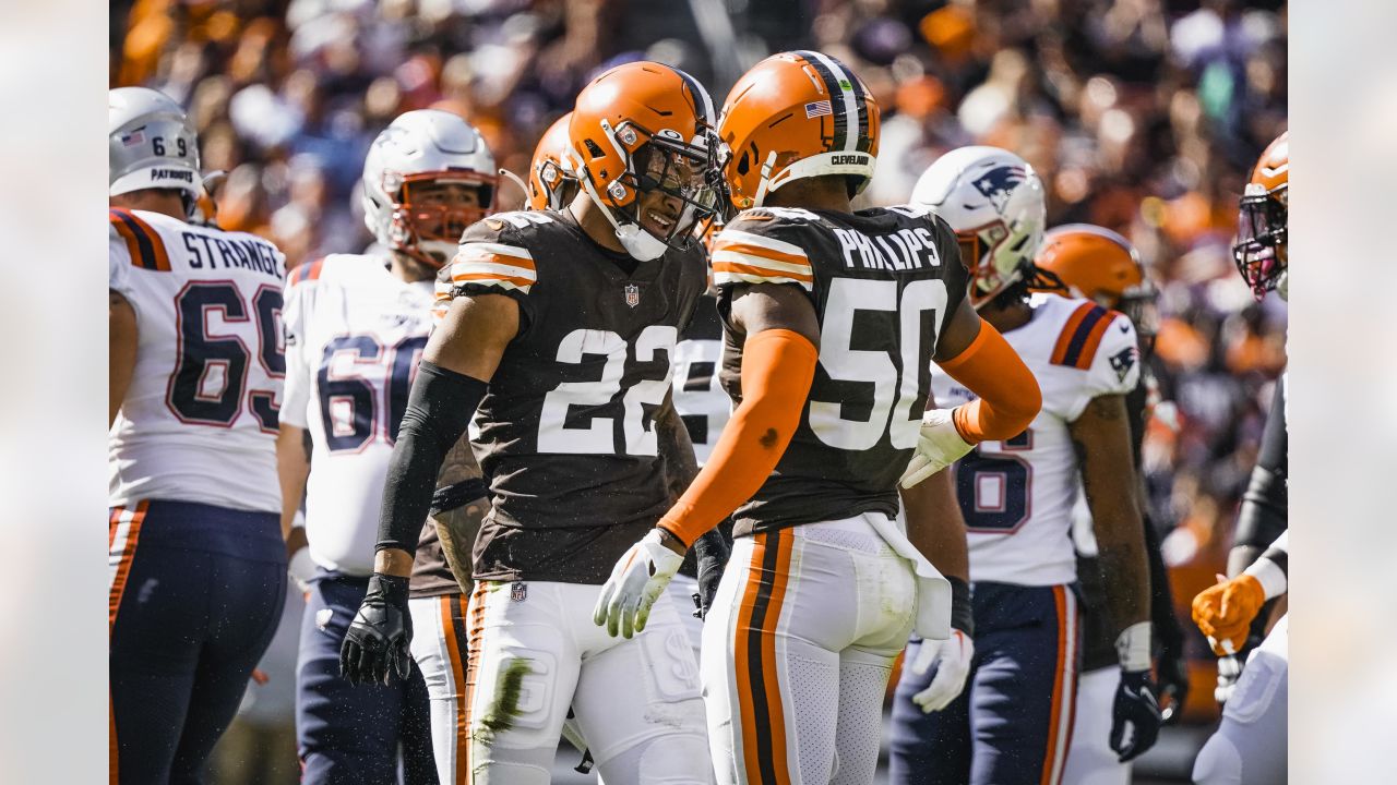 Photos: Week 6 - Patriots at Browns Game Action