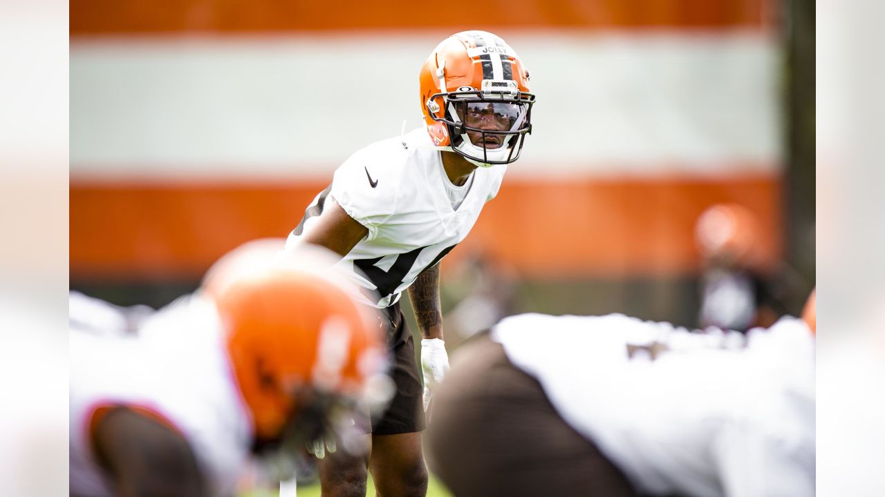 Browns Sign A Cornerback + Rookie Minicamp Winners & Losers Ft